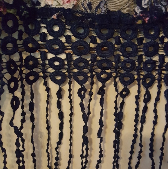 Women's floral lace kimono - Picture 3 of 4